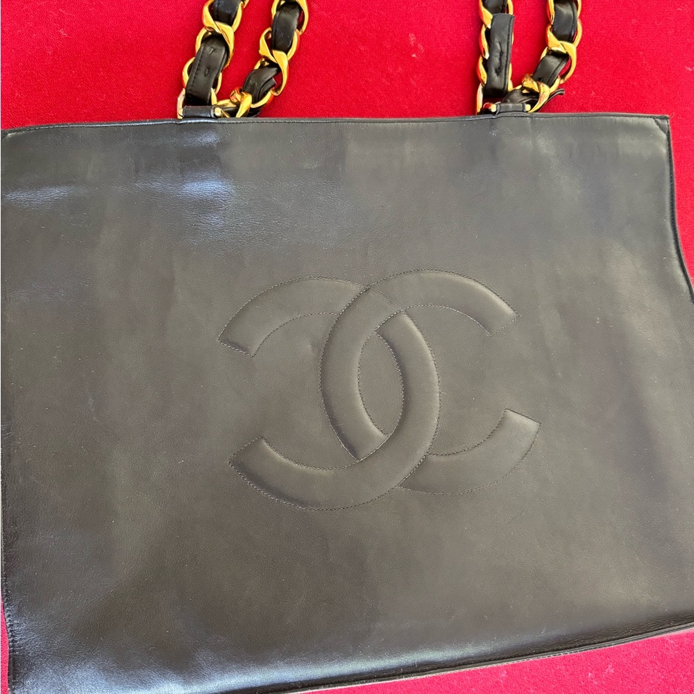 Authentic Vintage CHANEL large black calfskin shoulder bag, tote bag
